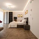 La Degli Specchi Piazza Unità D'italia Bed & Breakfast