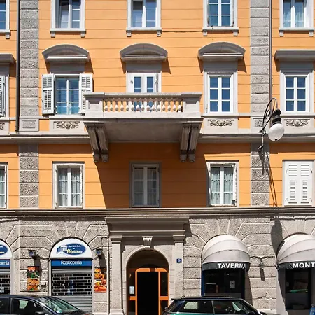 La Degli Specchi Piazza Unità D'italia Trieste