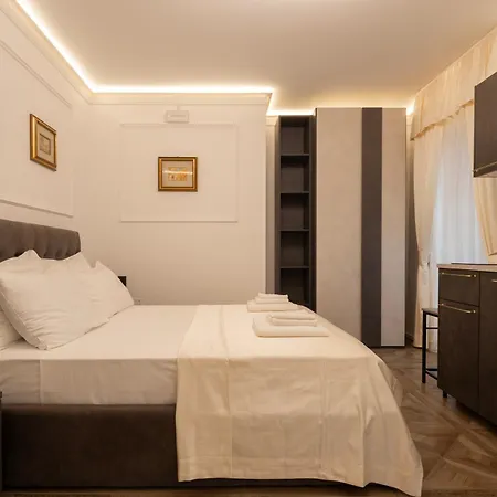 La Degli Specchi Piazza Unità D'italia 3*