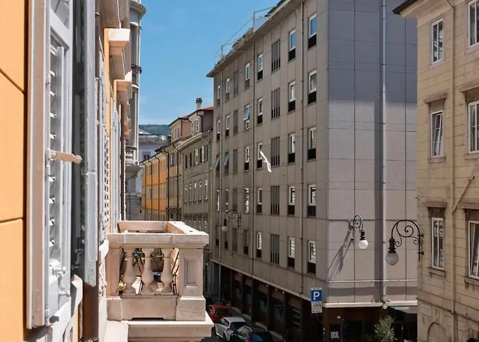 Bed & Breakfast La Degli Specchi Piazza Unità D'italia 3*