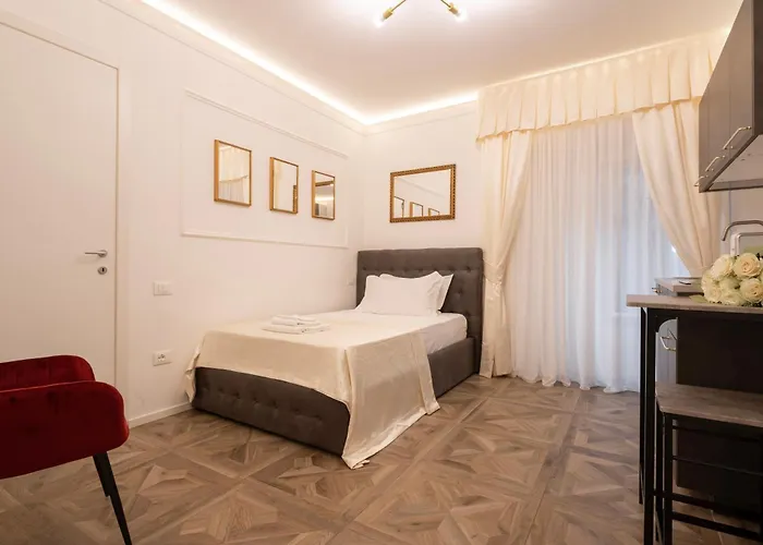 La Degli Specchi Piazza Unità D'italia Bed & Breakfast