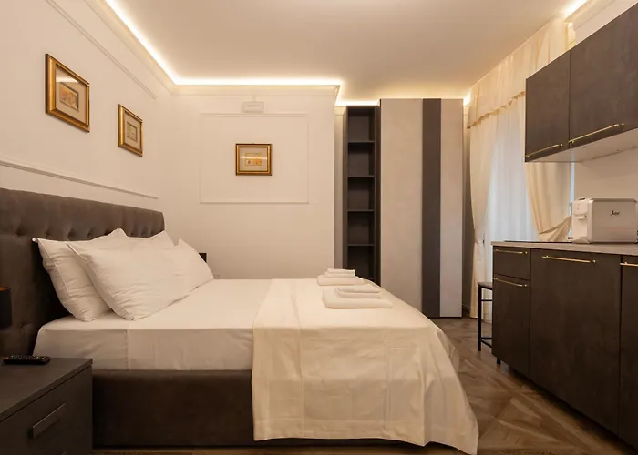 La Degli Specchi Piazza Unità D'italia 3*