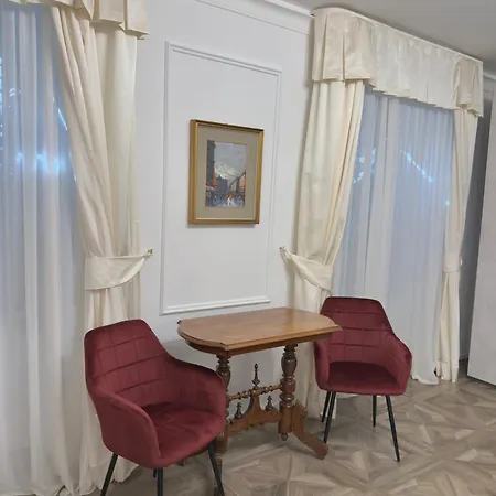 La Degli Specchi Piazza Unita D'italia Bed & Breakfast