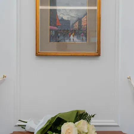 La Degli Specchi Piazza Unita D'italia 3*