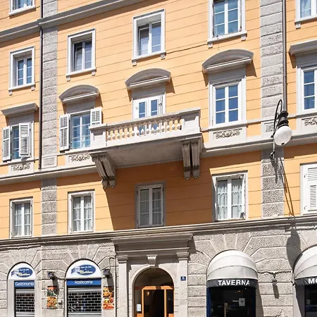 La Degli Specchi Piazza Unità D'italia Couette-café Trieste