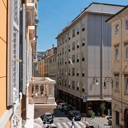 Couette-café La Degli Specchi Piazza Unità D'italia 3*