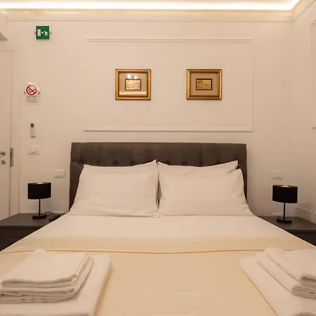 La Degli Specchi Piazza Unita D'italia