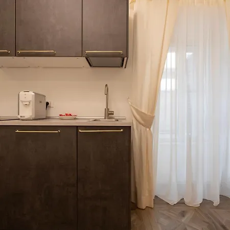 La Degli Specchi Piazza Unita D'italia 住宿加早餐酒店 3*
