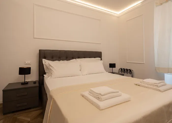 Bed & Breakfast La Degli Specchi Piazza Unita D'italia 3*