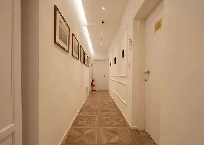 La Degli Specchi Piazza Unita D'italia 3* Trieste