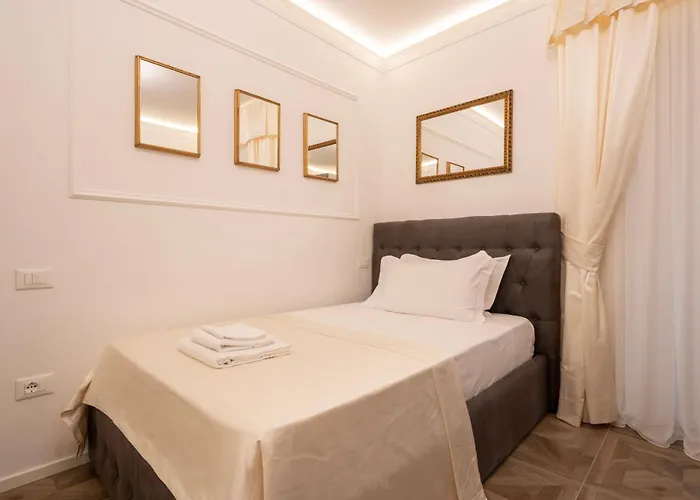 La Degli Specchi Piazza Unita D'italia Bed & Breakfast 3*