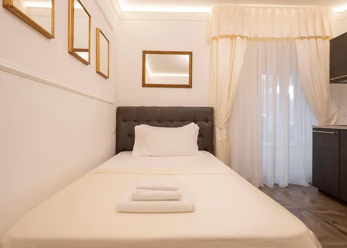 La Degli Specchi Piazza Unita D'italia 3*